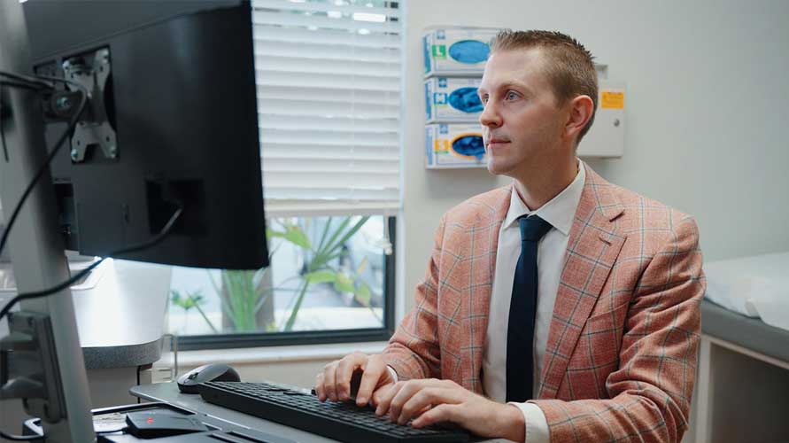 Dr. Profile: Christopher Reb, DO | Florida Orthopaedic Institute